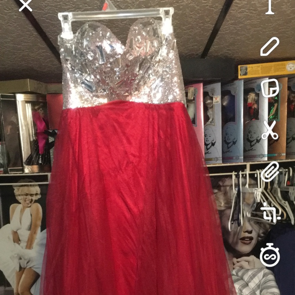 Selling a red formal dress